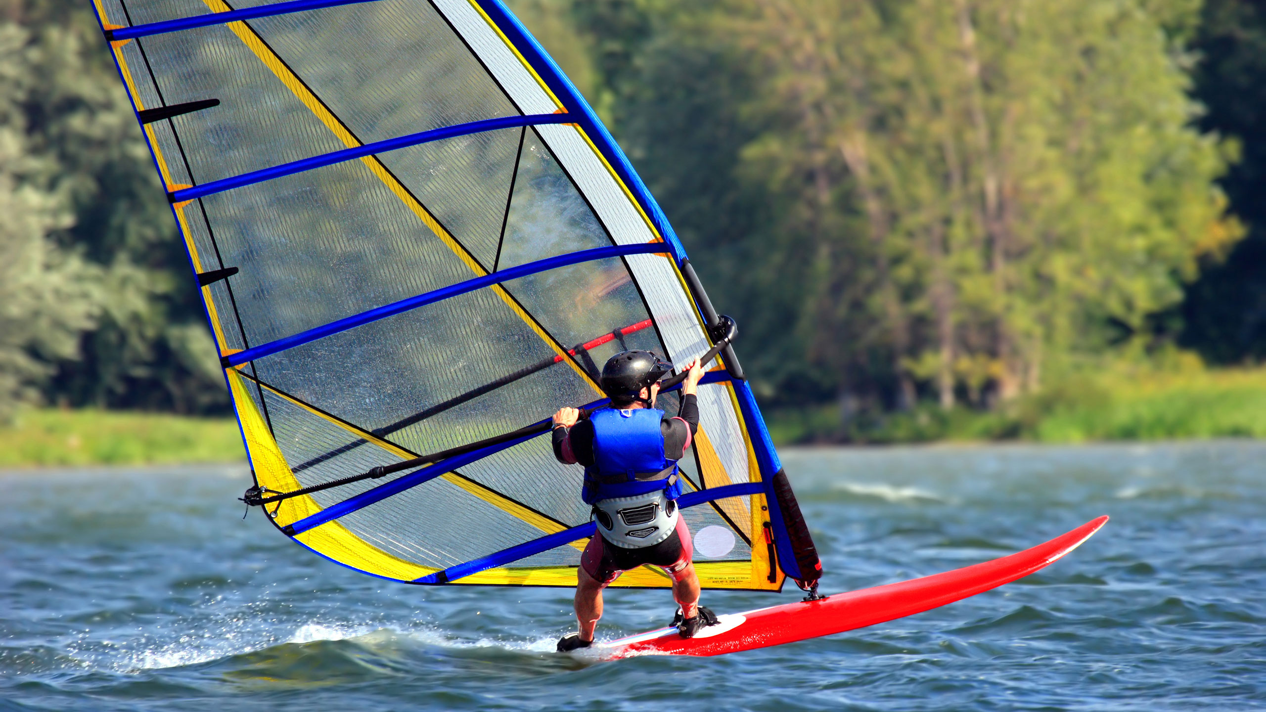 Windsurfen im Urlaub mit Familie am Fleesensee