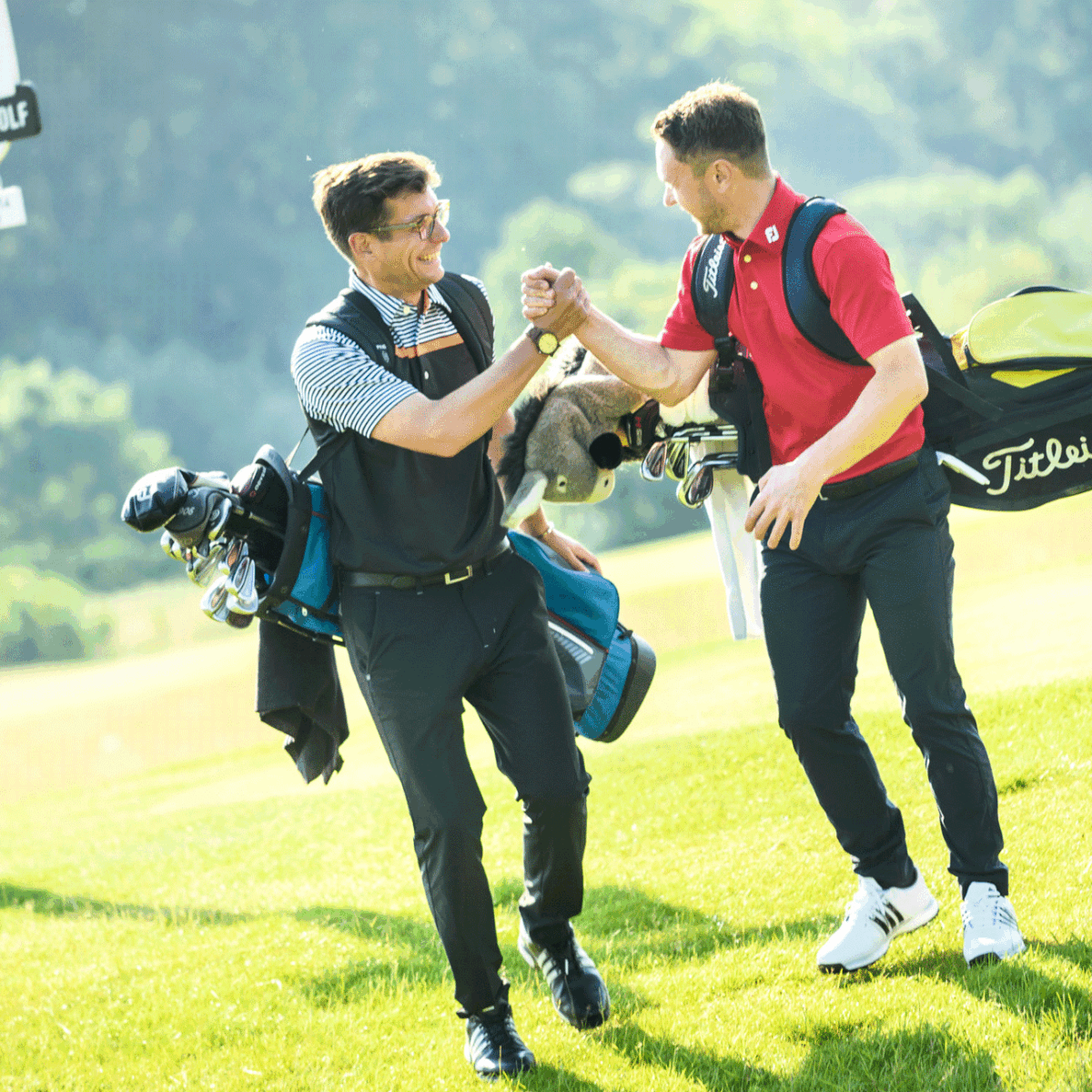 Männer beim Golf spielen am Fleesensee
