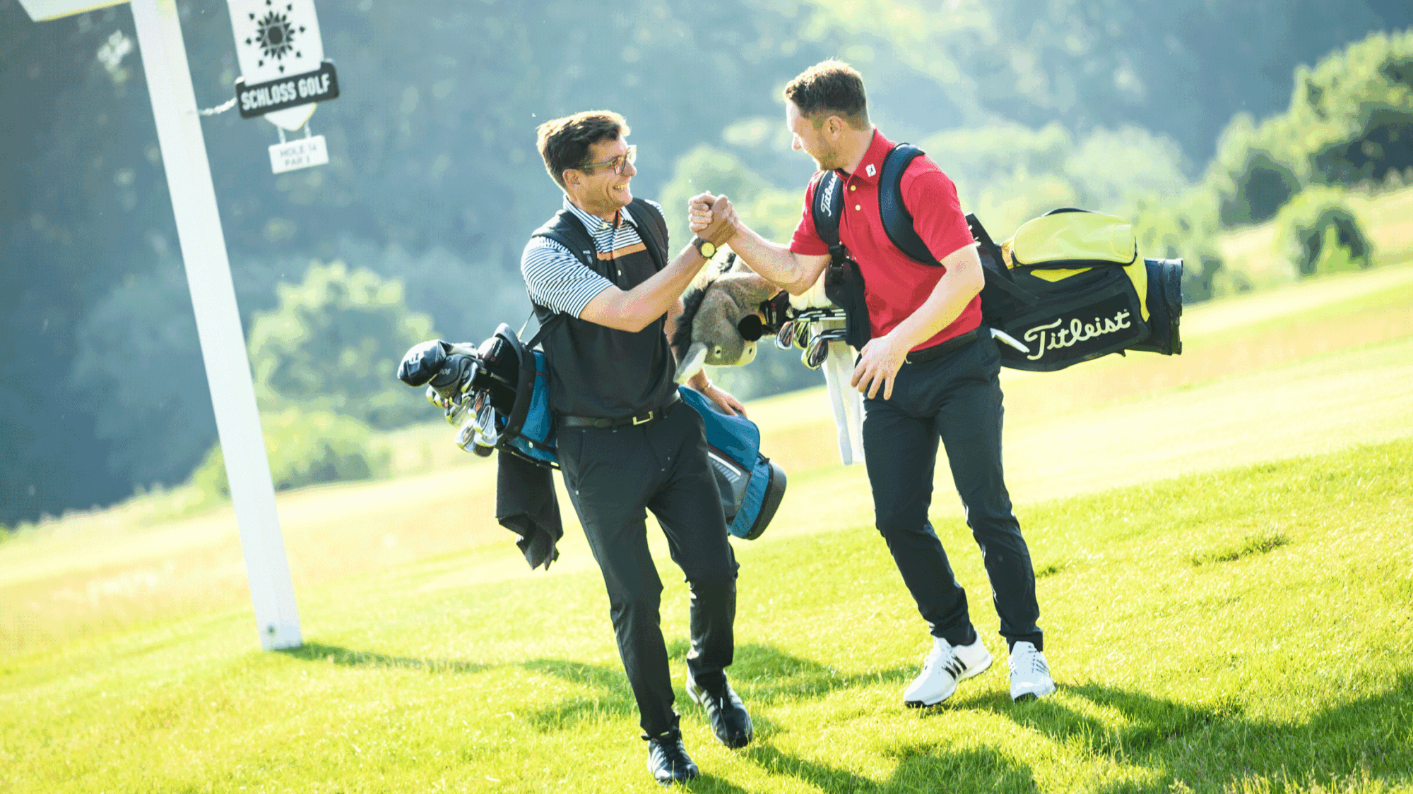 Männer beim Golf spielen am Fleesensee