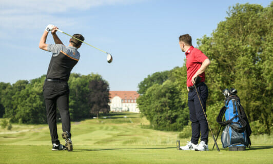 Golf Abschlag auf dem Golfplatz am Schlosshotel Fleesensee