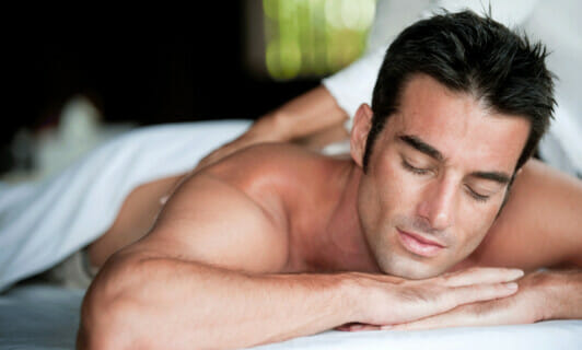 Mann bei der Massage