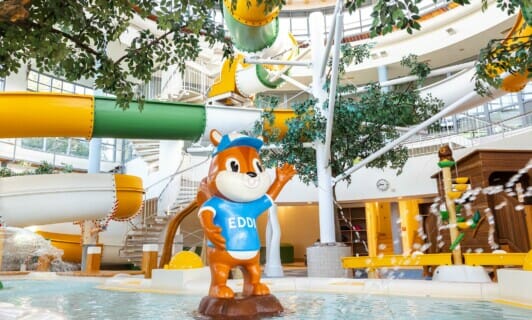 Maskottchen Figur Eddi im Kinderbecken des Erlebnisbad Aquafun am Fleesensee