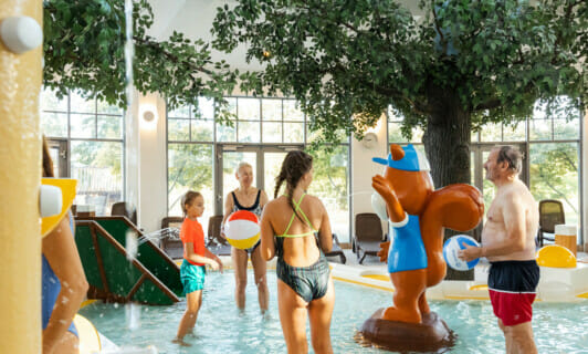Großeltern in Urlaub mit Enkelkindern im Aquafun Fleesensee