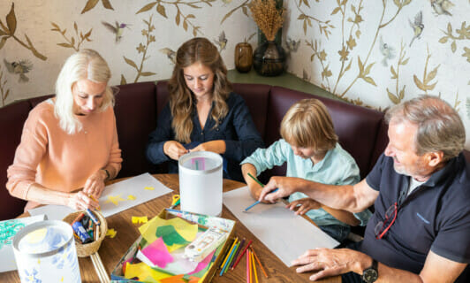 Mal- & Bastelspaß im Oma Opa Enkelkinder Urlaub im Familienhotel Mecklenburg Vorpommern