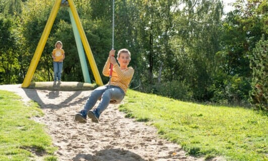 Spielplatz mit Rutschbahn im BEECH
