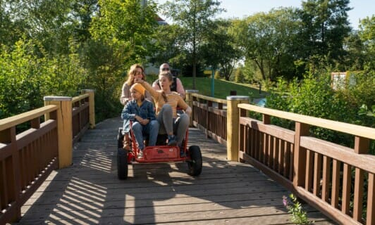 Familien mit Kettcar in den Herbstferien im BEECH Resort Fleesensee