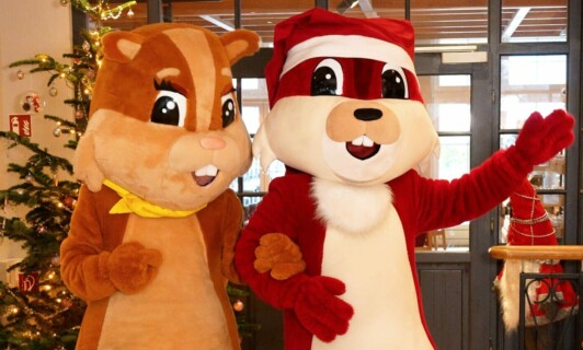 Die beiden Maskottchen vom BEECH Familienresort Fleesensee