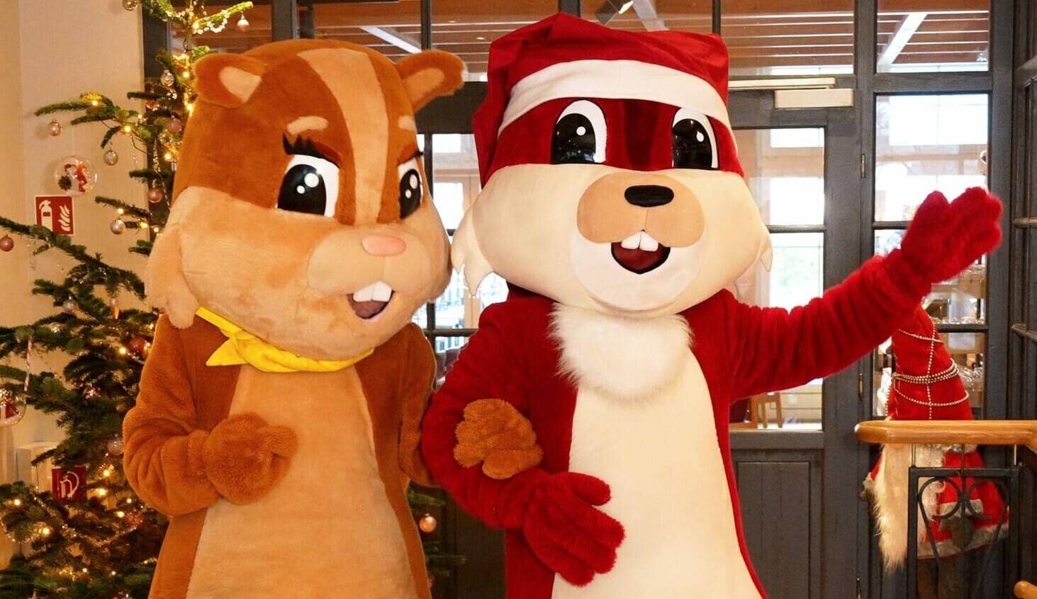 Die beiden Maskottchen vom BEECH Familienresort Fleesensee