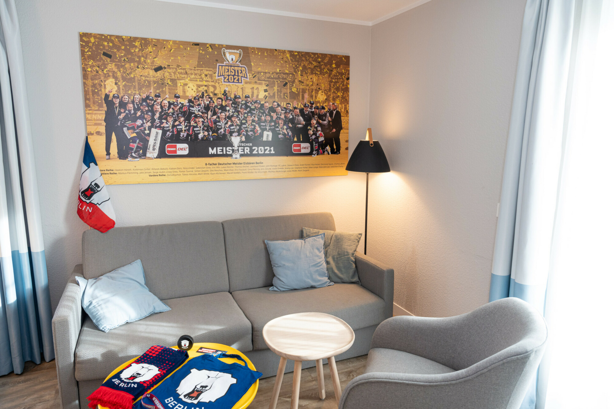 Fanartikel der Eisbären Berlin im exklusiven Eishockey Appartment Familienurlaub Angebot im Resort am Fleesensee