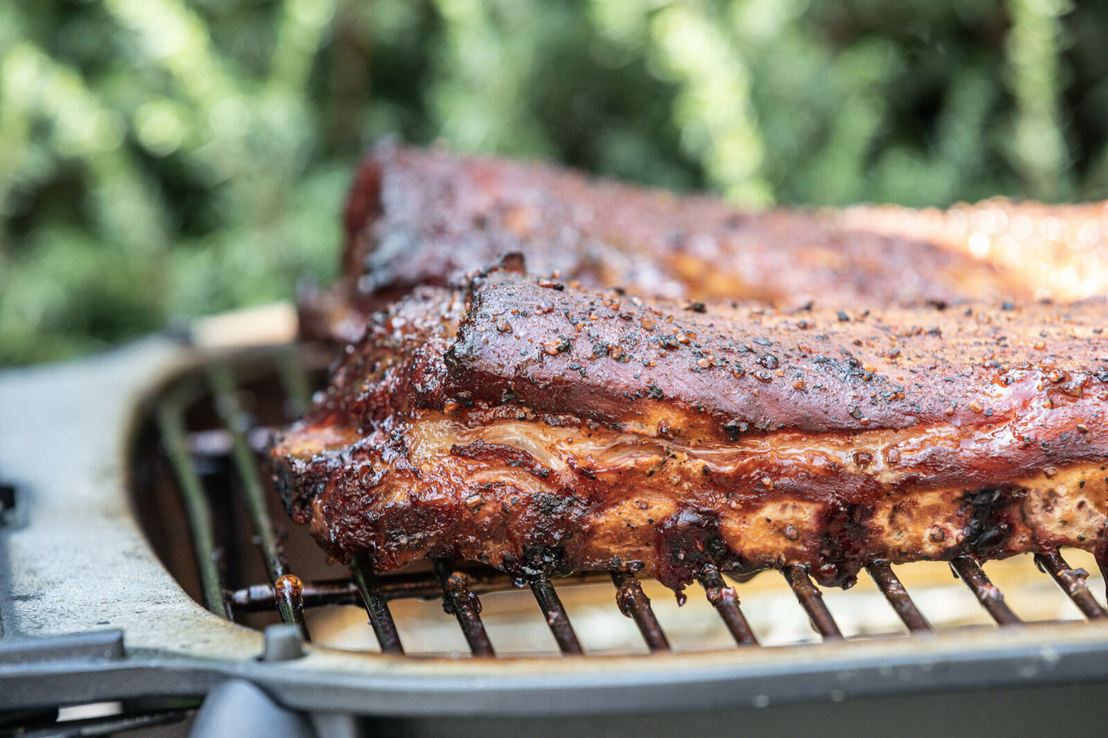 Spare Ribs auf einem Grill