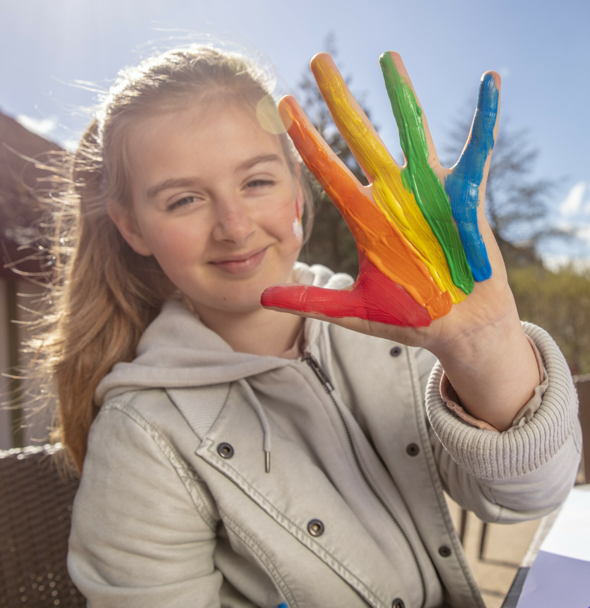 Spaß mit Fingermalfarbe im Hotel mit Kinderbetreuung